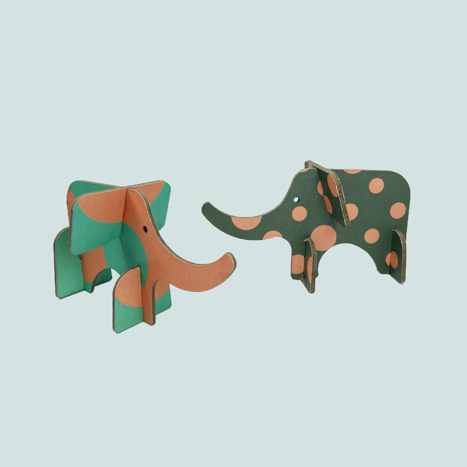 ორი პატარა სპილო