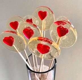Round lollipops with heart